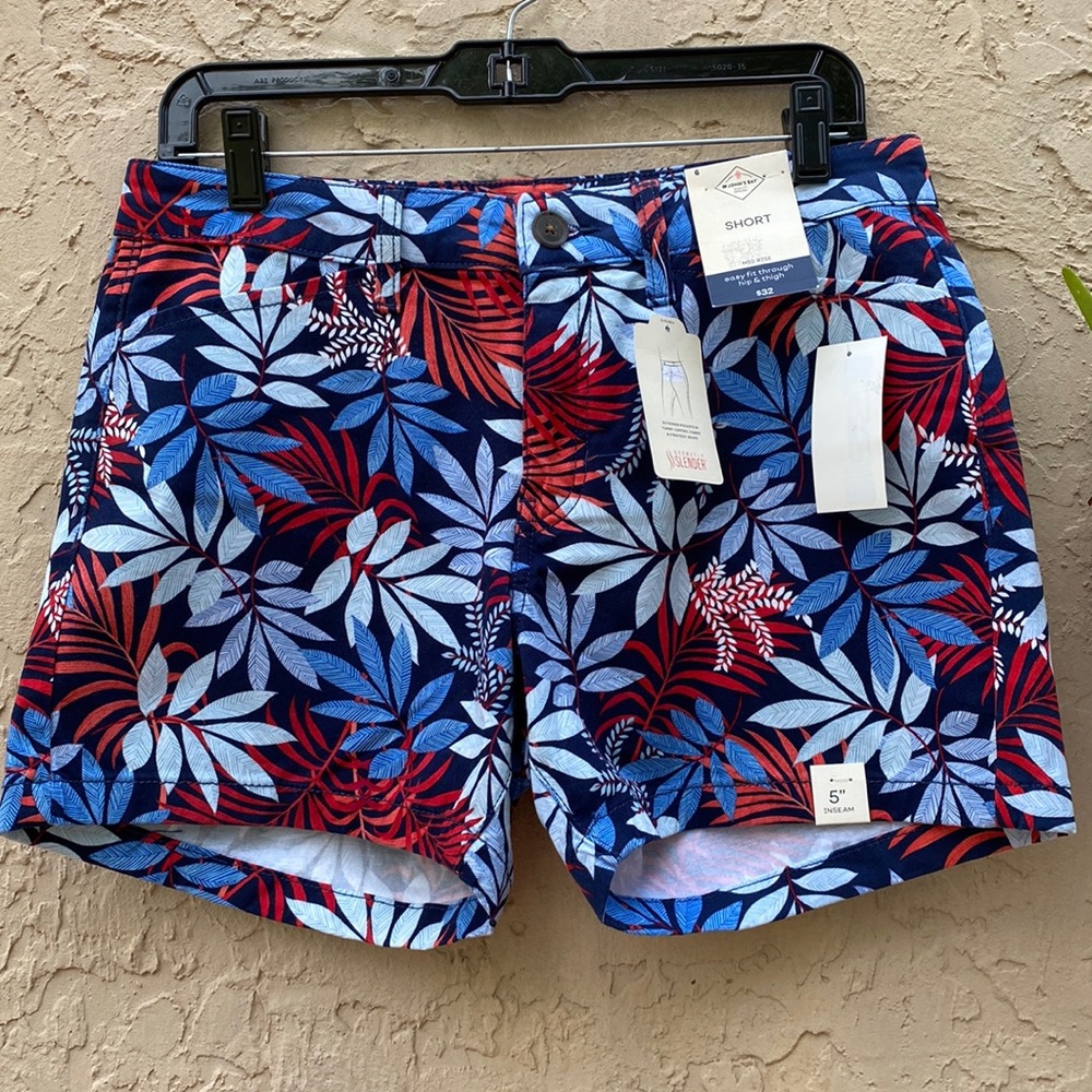 Perfect 4th of July! BNWT St John’s Bay Cute Leaf Print Red, White & Blue Shorts